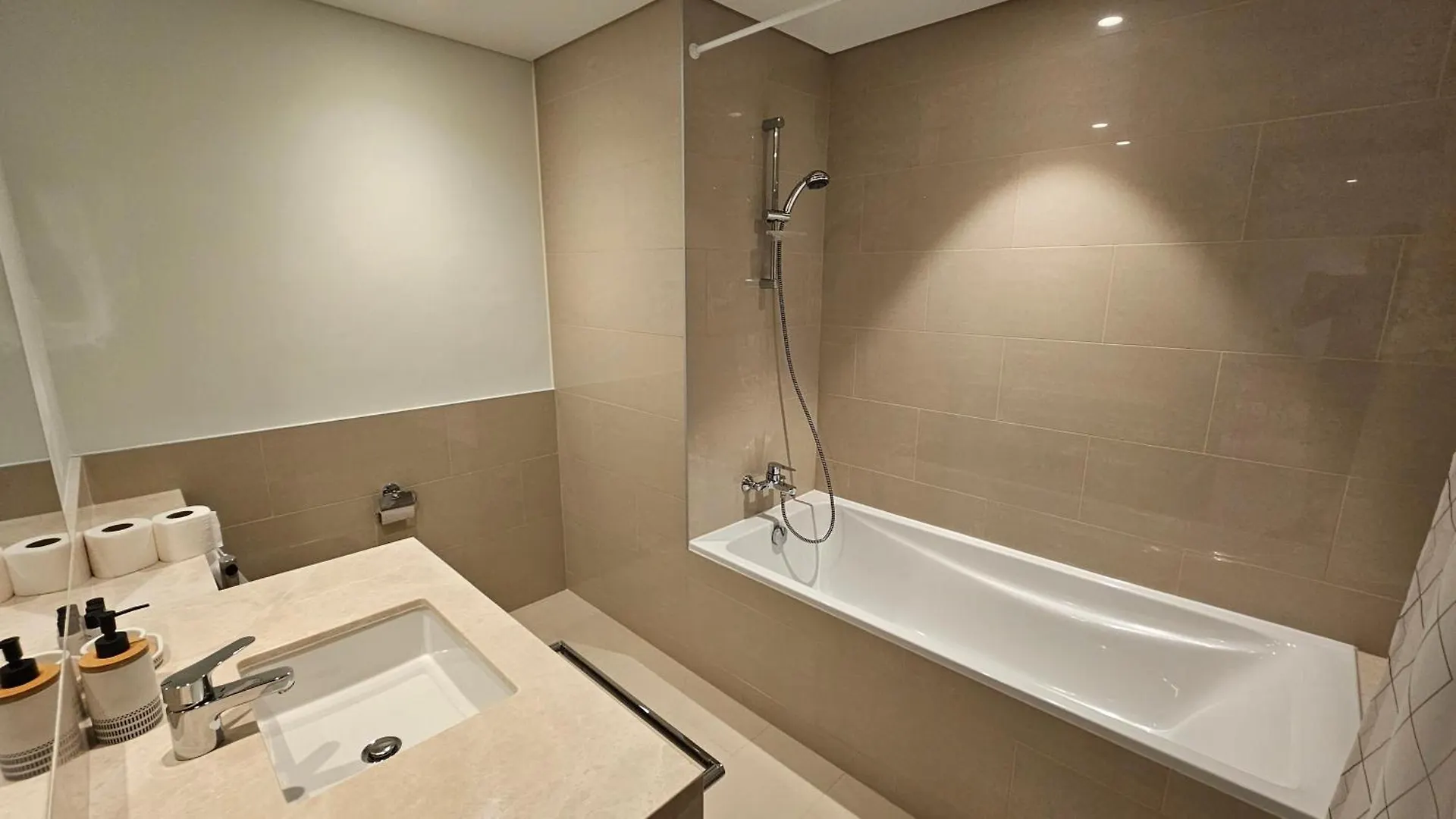 Appartamento Mh - Act One Act Two - 1Bhk - Ref404 Dubai